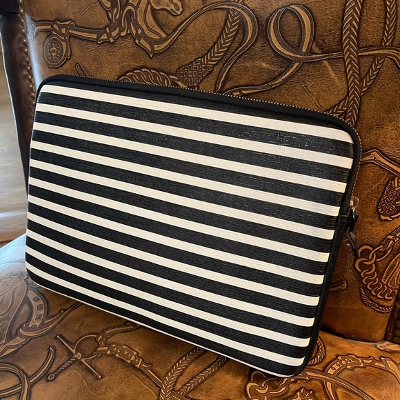 Medium Laptop case Kate Spade Black and White Striped with metal zipper closure - Picture 3 of 3